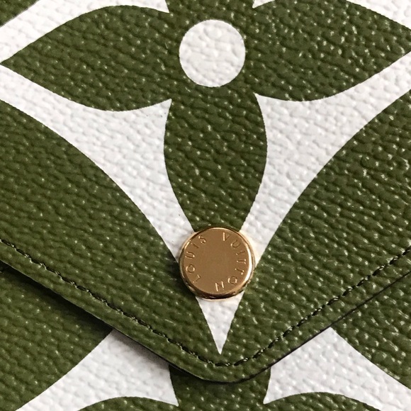 ❌SOLD❌Louis Vuitton Giant Kirigami Pochette - Picture 3 of 7